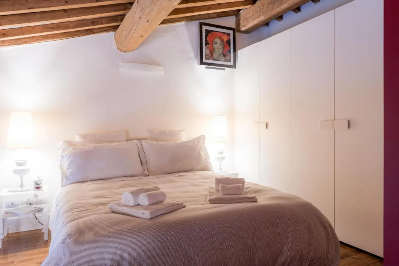 Pergola White Loft Apartment Florence Italy